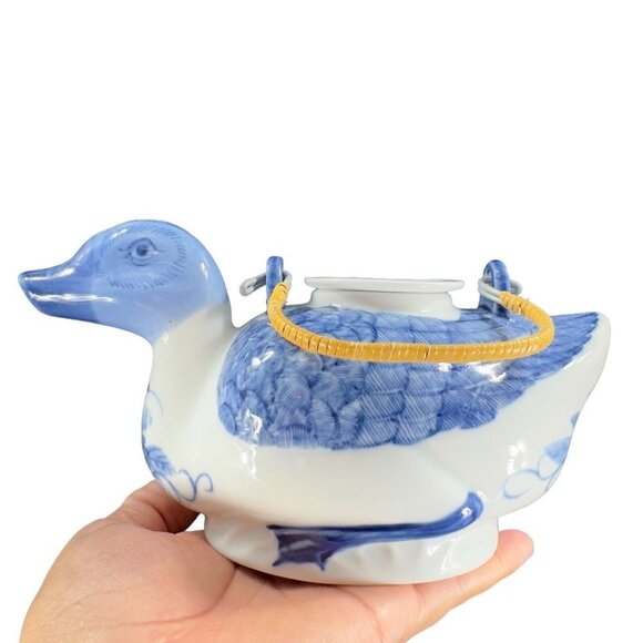 Ceramic Porcelain Duck Bird Teapot Wrapped Handle Blue White Oriental Carafe VTG - Picture 8 of 15